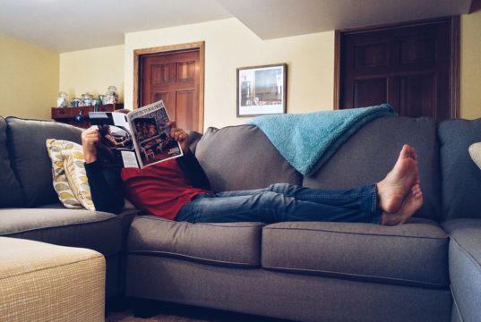 Hal Yang Harus Kamu Hindari Ketika Sedang Duduk Di Atas Sofa Bed Kulit merawat sofa bed