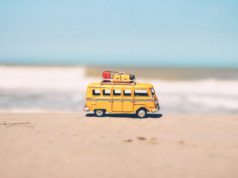Tips Agar Rambut Tetap Tampil Kemilau Selama Berlibur ke Pantai ayo liburan