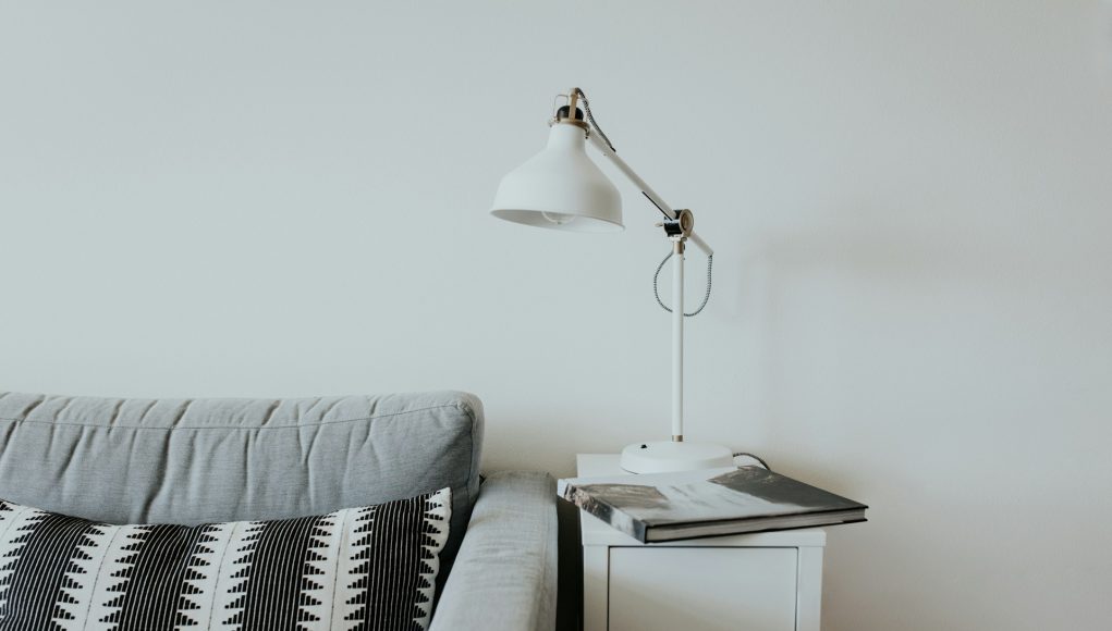 cara membersihkan sofa kain yang kotor