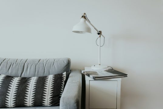 Noda Membandel di Sofa? Jangan Khawatir! Ini Dia Tips Mudah Membersihkannya cara membersihkan sofa kain yang kotor