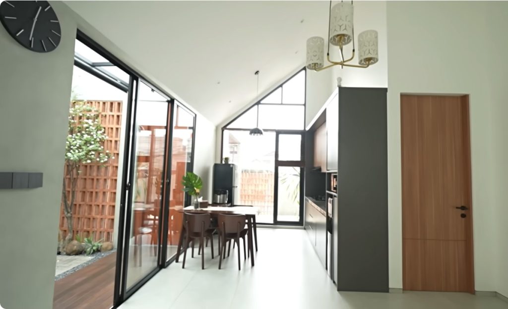pintu geser di rumah open space
