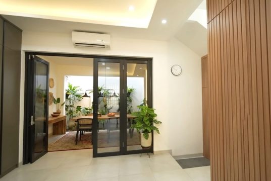 Konsep Open Space Makin Diminati, Pintu Geser Jadi Pilihan Favorit untuk Hunian Modern rumah open space