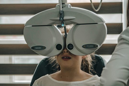 Waspadai Mata Katarak Sejak Dini, Ini Gejala, Penyebab, dan Cara Mengatasinya Menurut Dokter perawatan mata katarak
